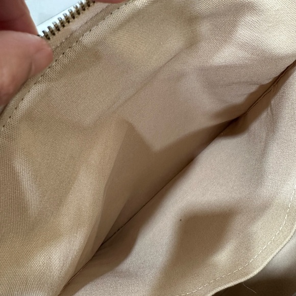 🔥Authentic Louis Vuitton Siracusa in Gm size🔥 - Picture 14 of 15